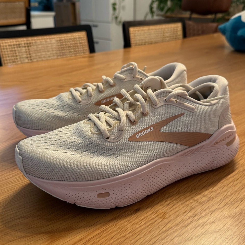 Brooks Ghost Max Sneaker